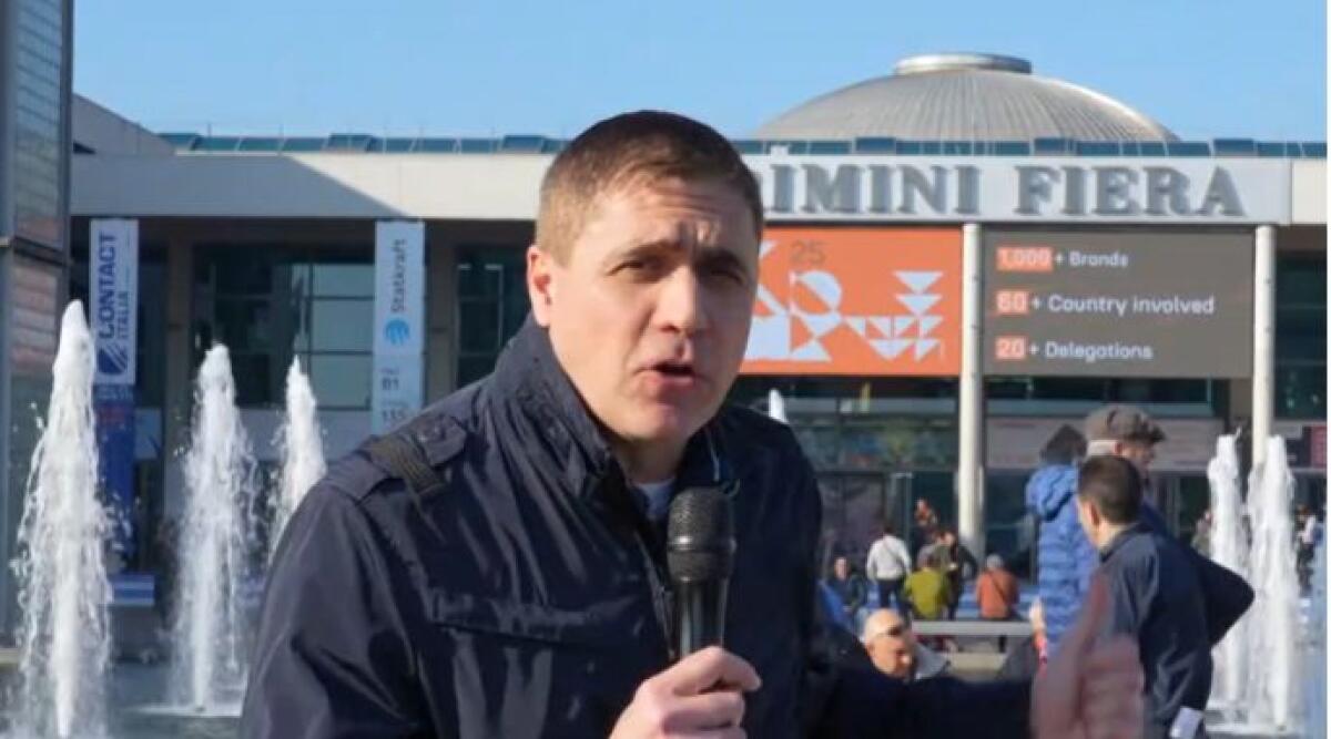 Truffa delle false sordomute a Rimini Fiera: sette denunce, il caso sollevato da "Striscia La Notizia" - Un fermo immagine del servizio di Moreno Morello