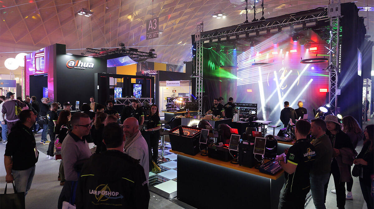 Lo spettacolo del Mir a Rimini Fiera, tra dj e la tecnologia applicata al calcio di Serie A - 