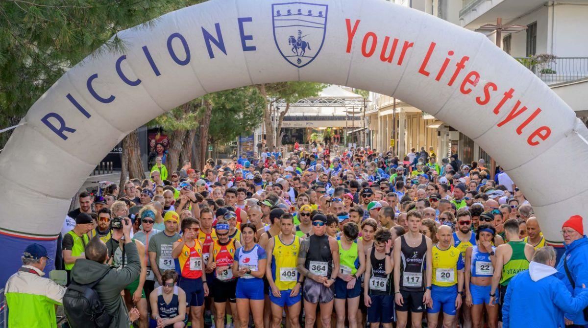 Oltre 1.200 atleti alla 45esima StraRiccione: successo per la gara podistica - Ph Casalboni