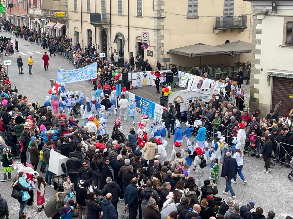 …e ancora il corteo dei Puffi