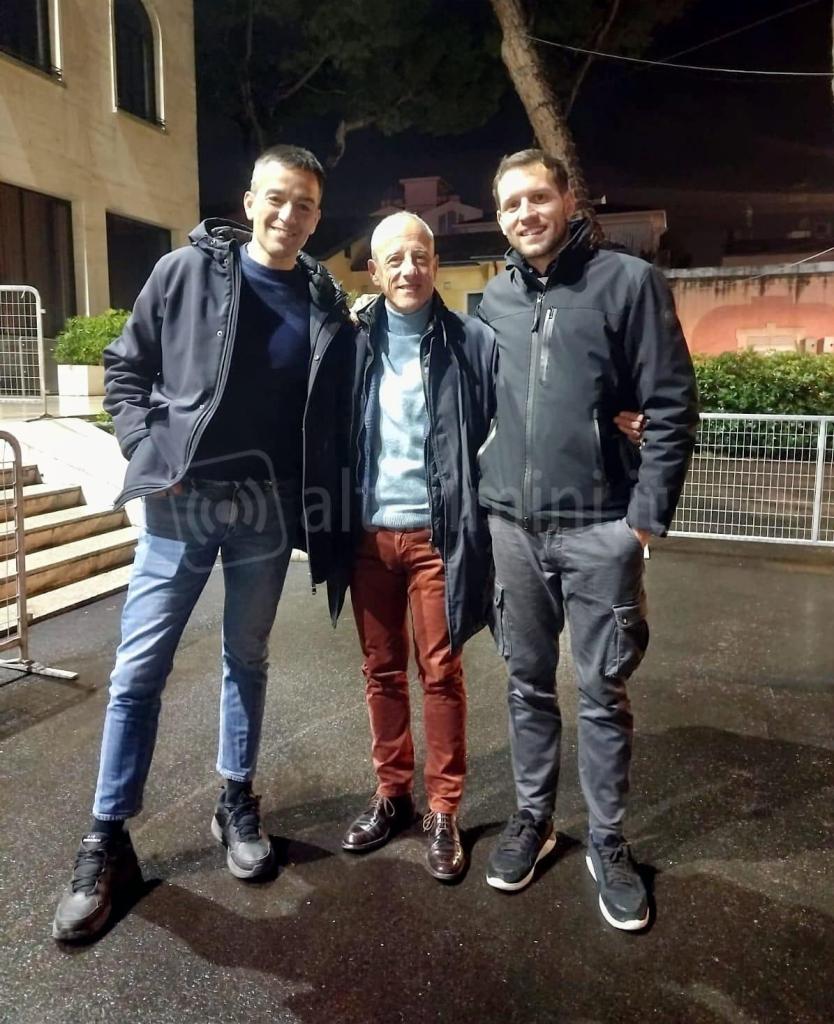 Matteo Marcenaro con il collega Antonio Rapuano e il presidente Aia Rimini Marco Guitaldi