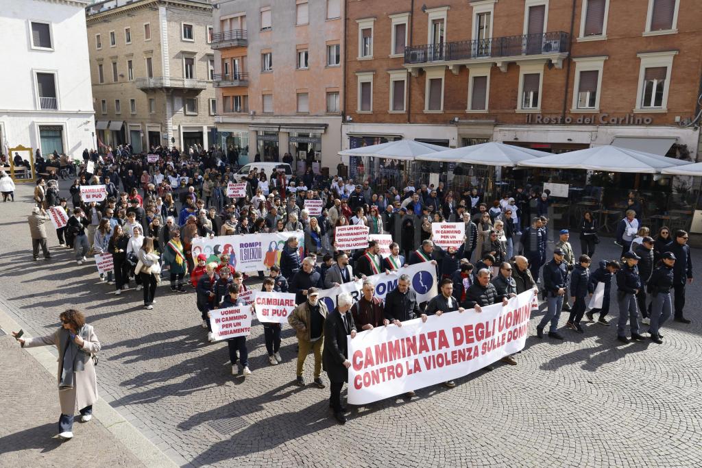 RIMINI 08-03-2025 camminata degli uomini contro la violenza sulle donne ©Claudio Zamagni/