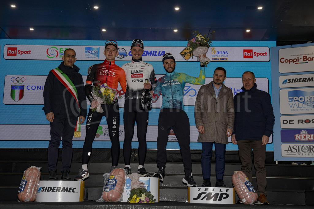 Settimana Internazionale Coppi e Bartali 2025 – 40th Edition – 3rd stage Riccione – Cesena 142,1km – 27/03/2025 – Magnus Sheffield (USA – INEOS Grenadiers) – Jay Vine (AUS – UAE Team Emirates – XRG) – Simone Velasco (ITA – XDS Astana Team) – photo Massim