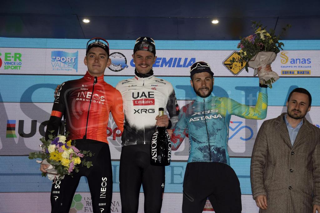 Settimana Internazionale Coppi e Bartali 2025 – 40th Edition – 3rd stage Riccione – Cesena 142,1km – 27/03/2025 – Magnus Sheffield (USA – INEOS Grenadiers) – Jay Vine (AUS – UAE Team Emirates – XRG) – Simone Velasco (ITA – XDS Astana Team) – photo Massim