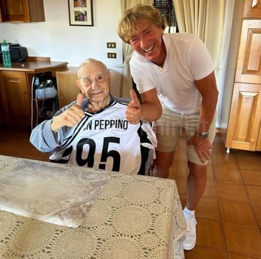 Don Peppino con l’ex nazionale sammarinese Massimo Bonini