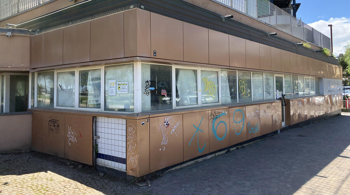 Degrado all’ex McDonald’s di Marina Centro, abbandonato da 5 anni: Renzi sollecita interventi - Ex McDonald's di Marina Centro, Rimini