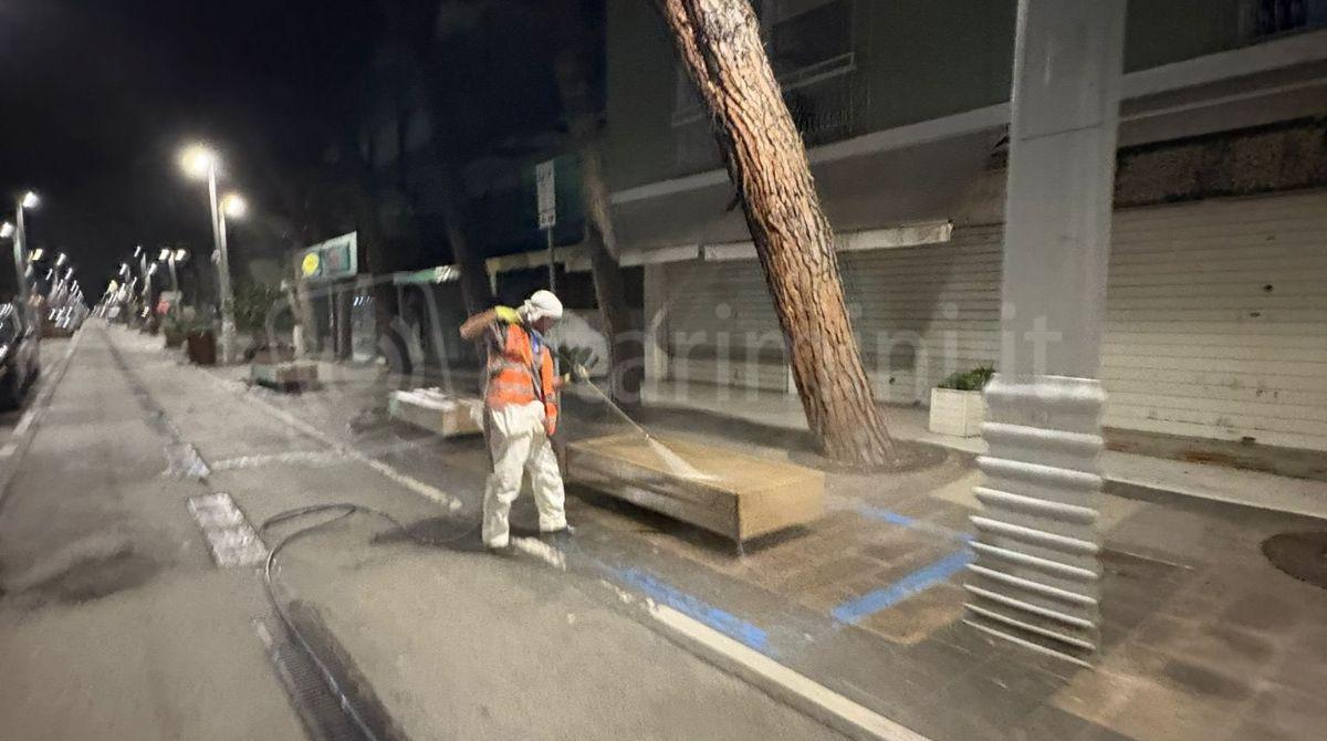 Riccione si prepara alla Pasqua: pulizia straordinaria per viali, arredi urbani e sottopassi - 