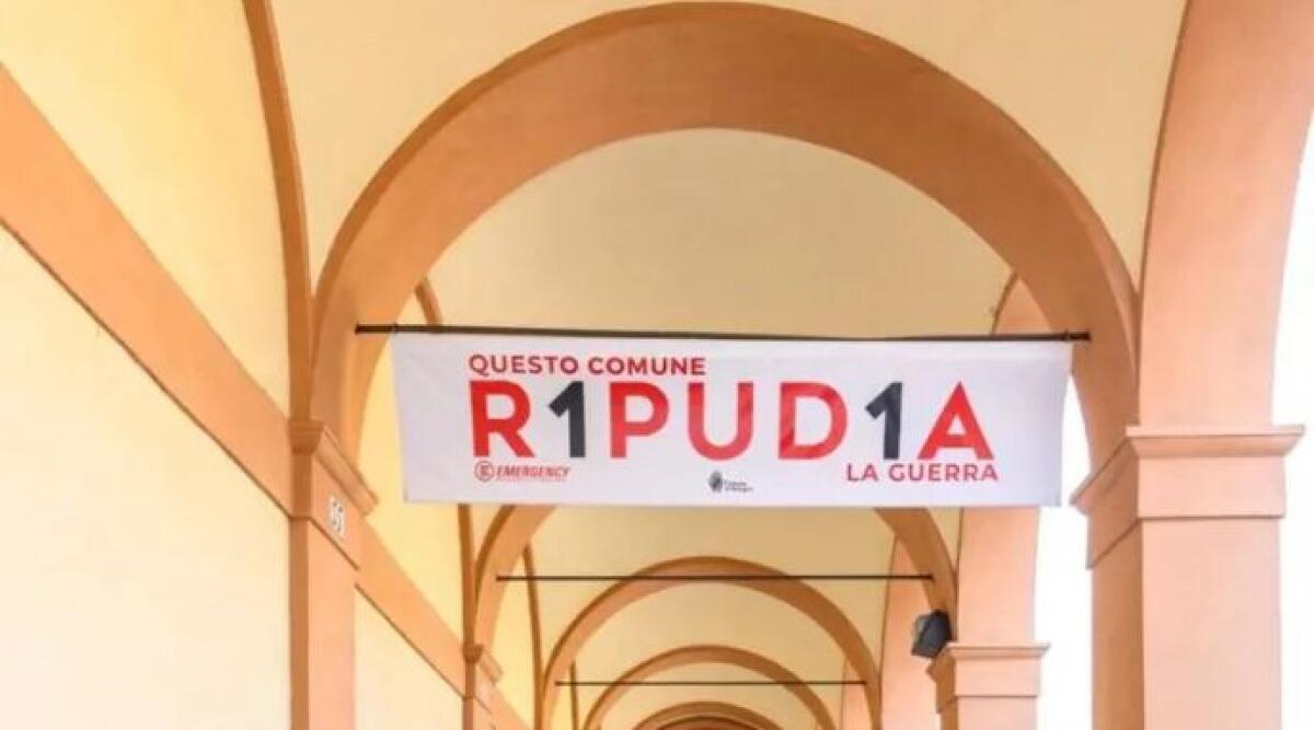L'articolo 11 in piazza: Bologna contro la guerra - Il Comune di Bologna aderisce alla campagna di Emergency