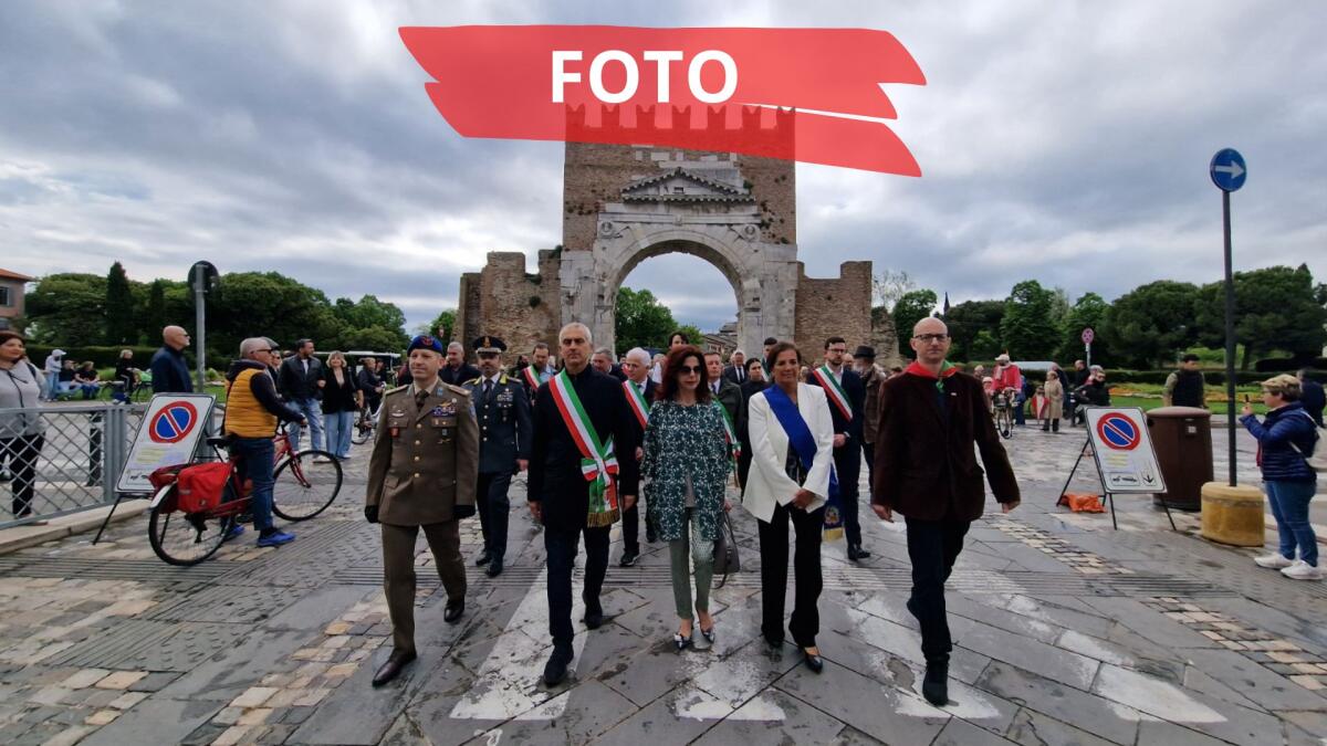 Rimini celebra il 25 Aprile, il corteo e le toccanti lettere dei partigiani condannati a morte -