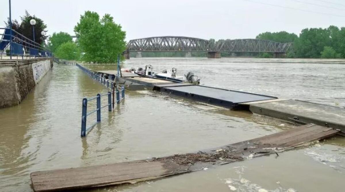 Allerta rossa per piena del Po: maltempo in Emilia-Romagna anche venerdì 28 aprile - Foto Ansa