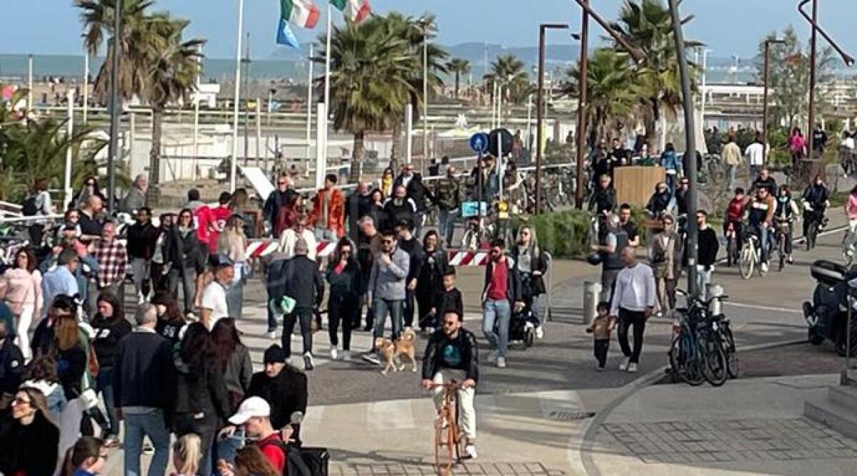 Pasqua da tutto esaurito a Rimini: tradizione, sport e gusto protagonisti sul lungomare - Il lungomare di Rimini