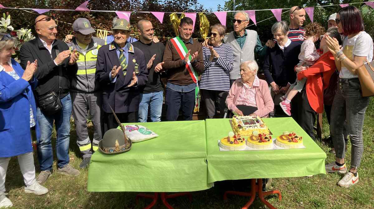 Nonna Virginia, storica sarta, compie 100 anni: festa alla Casa dei Nonni -