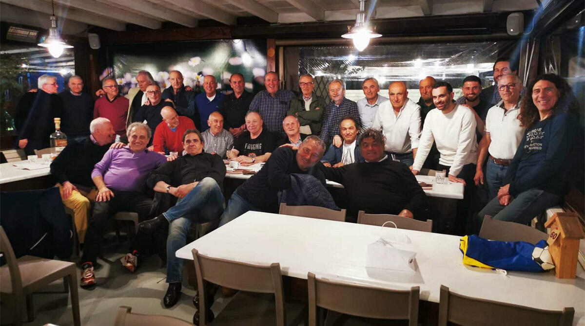 Novafeltria, che serata amarcord: generazioni di calciatori a cena, anche il sindaco e il Bagnino d'Italia - 