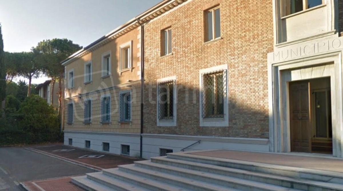 Misano: un'anziana appicca il fuoco al portone dell'anagrafe - Comune di Misano