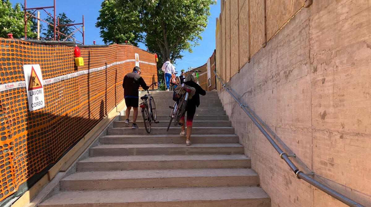 Sottopassaggio Grattacielo "precario, problemi per passeggini e ciclisti": Renzi attacca -