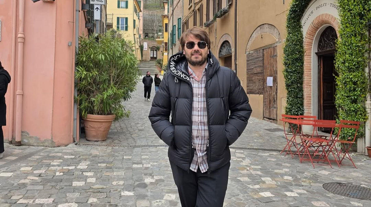 Un influencer a spasso per il borgo: il fascino di Santarcangelo colpisce Piero Armenti - Piero Armenti a Santarcangelo