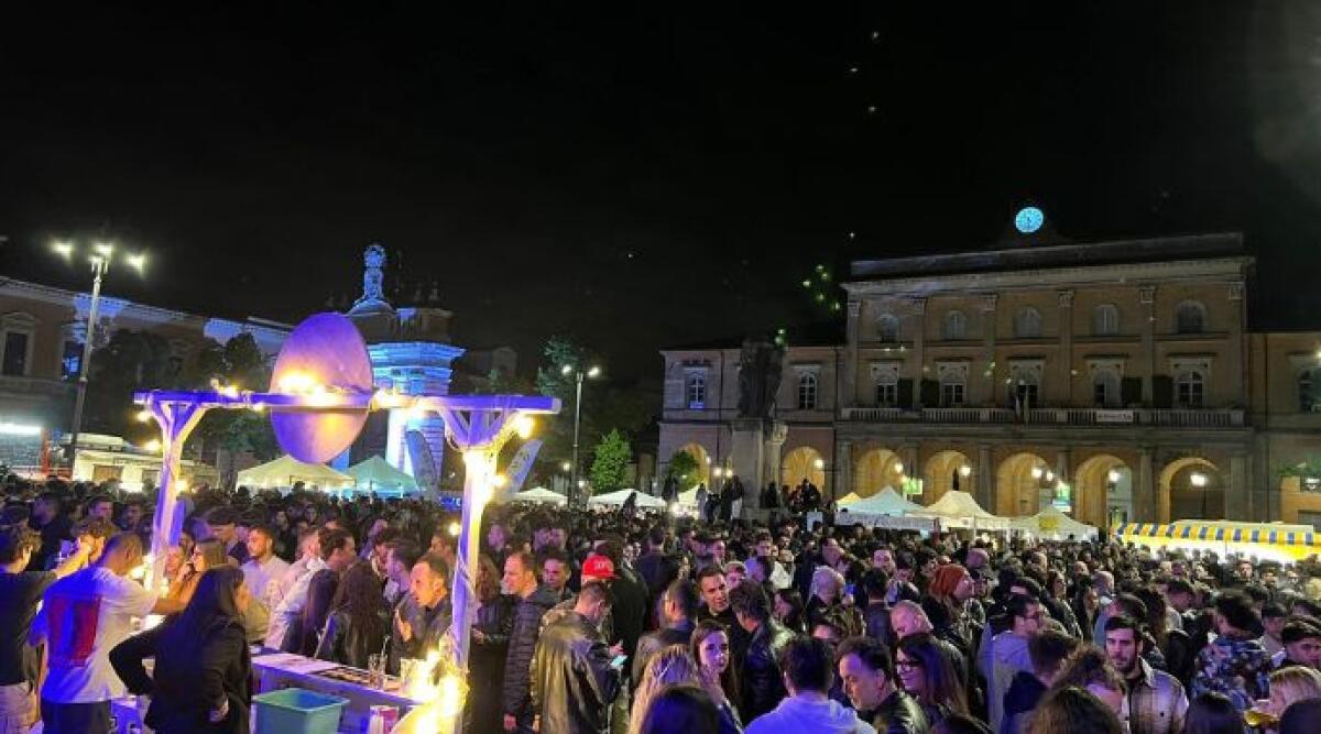 Disco Borgo accende Santarcangelo: festa riuscita, grande affluenza di giovani - Foto Luca Paganelli