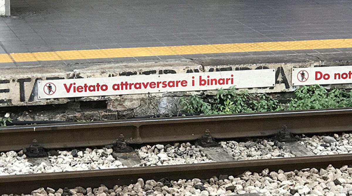 Tragedia sfiorata a Miramare: carabinieri salvano donna dai binari, lei scrive una lettera di ringraziamento - Foto di repertorio
