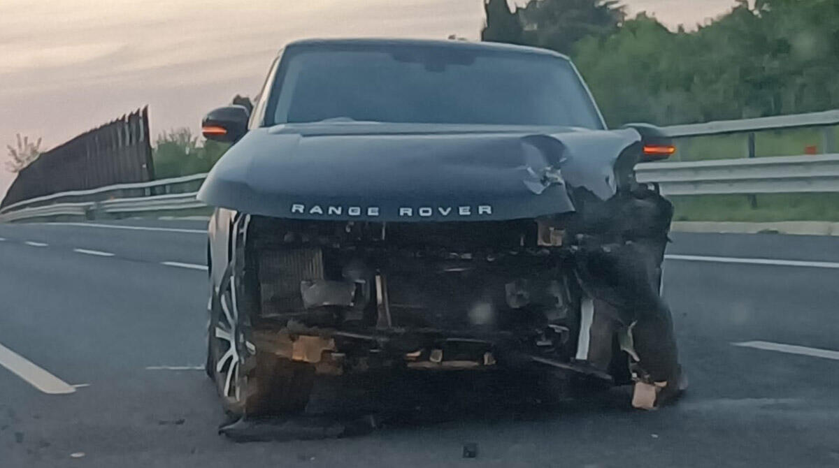 Testa coda sull'autostrada A-14, Range Rover si schianta contro New Jersey -
