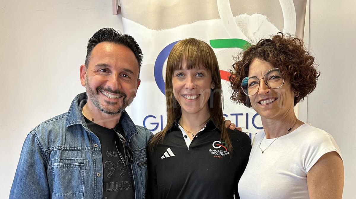 Federica Bagnera è la nuova allenatrice della Ginnastica Riccione Academy - Bederica Bagnera tra il presidente Francesco Poesio e la vicepresidente Barbara Lussignoli