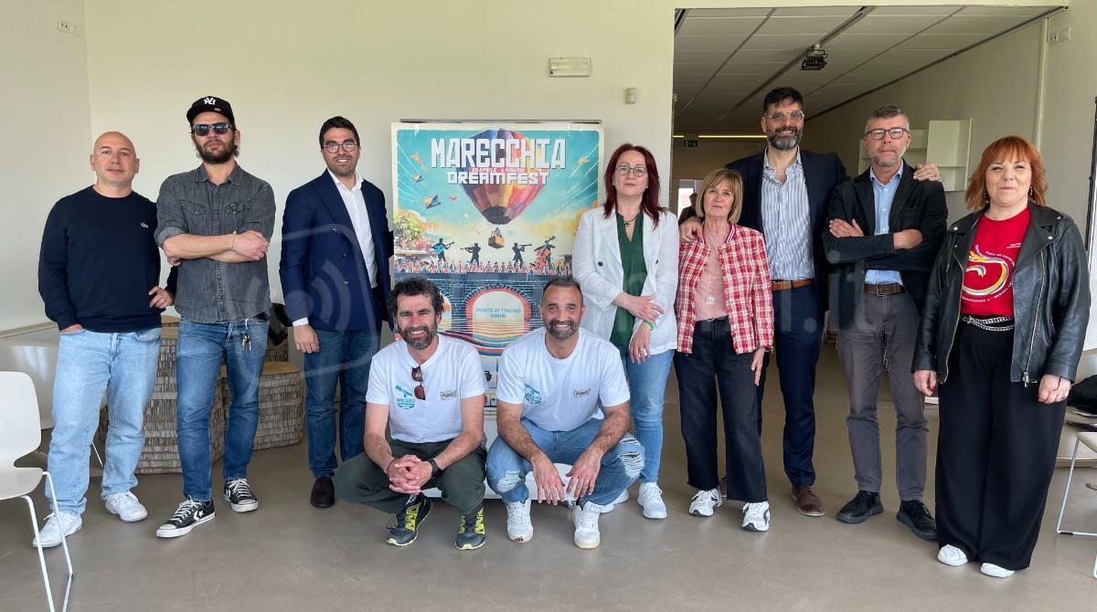 Torna il Marecchia Dream Fest: il concertone del Primo Maggio accende Rimini - Kristian Gianfreda e Michele Lari, gli organizzatori Michael Frisoni, Dario Merendino e Daniele Maggioli, il direttore di VolontaRomagna Maurizio Maggioni e i rappresentanti delle tre sigle sindacali Cgil, Cisl e Uil