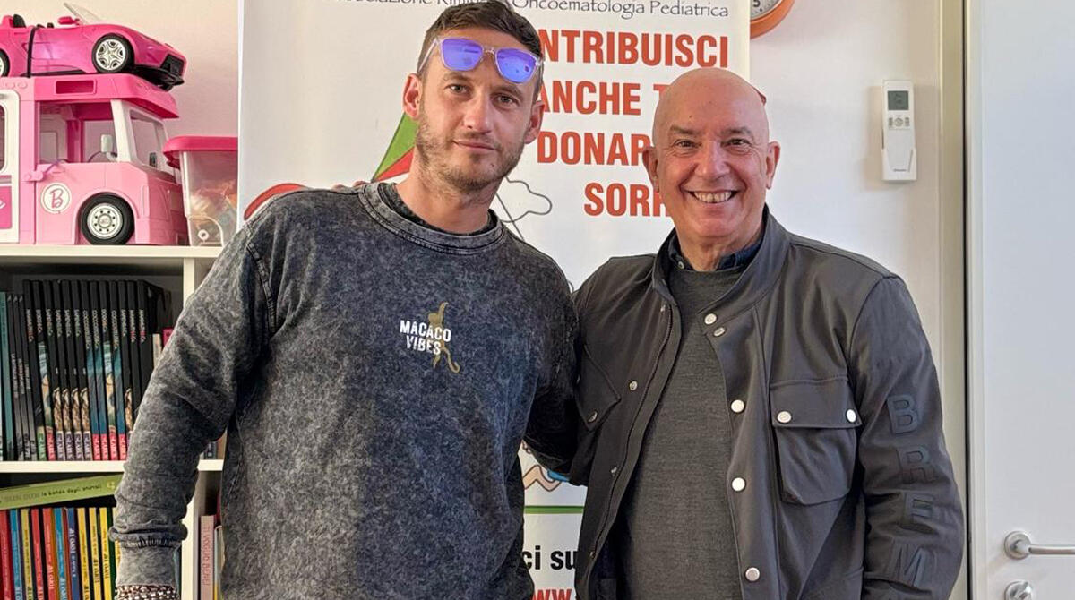 Commercianti riminesi insieme per solidarietà: pranzo al Macaco Vibes per sostenere Arop - Roberto Rinaldi (Macaco Vibes) e Roberto Romagnoli presidente Arop