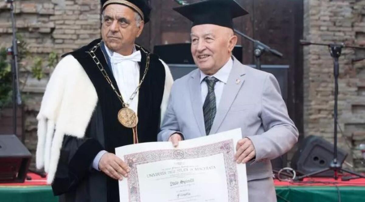 Italo Spinelli, un esempio di dedizione: terza laurea a 89 anni - A 89 anni, Italo Spinelli taglia il traguardo della sua terza laurea
