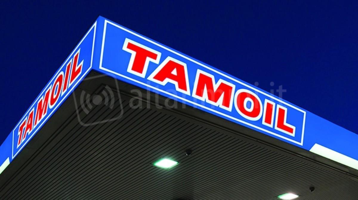 Spari alla Tamoil di via Coriano. Delinquenti armati assaltano il benzinaio e rubano l'intero incasso - Repertorio