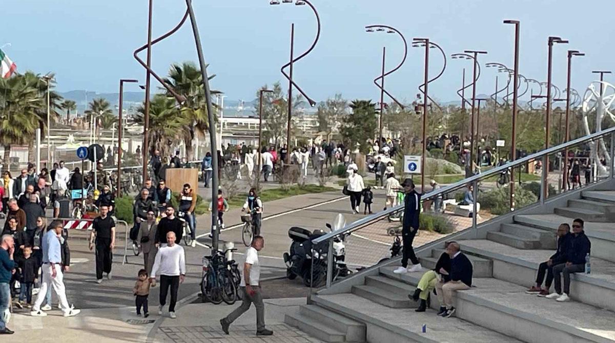 Rimini, per il sindaco prova Pasqua superata: "Clima di festa, tante persone nonostante incognita meteo" -