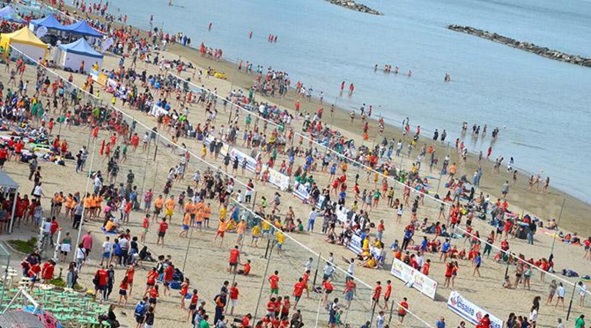 Young Volley 2025: migliaia di giovani atleti invadono la spiaggia di Bellaria Igea Marina - Immagine di repertorio
