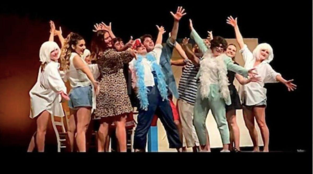 Teatro e solidarietà: al via la prevendita dei biglietti per "Welcome to the Moulin Rouge" a Cattolica -