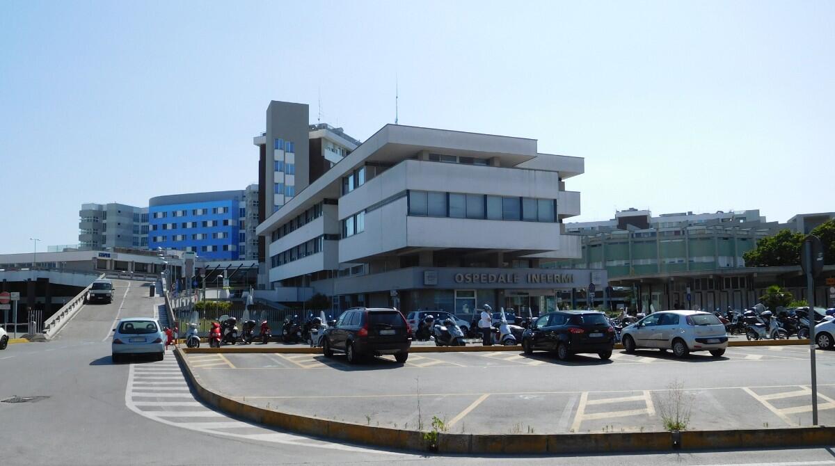 Ospedale Infermi: 1,75 milioni per più parcheggi e ricariche elettriche - Ospedale Infermi