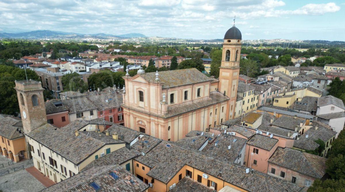 A teatro la lezione di legalità di Don Puglisi: “Un rompiscatole” in scena a San Giovanni in Marignano -