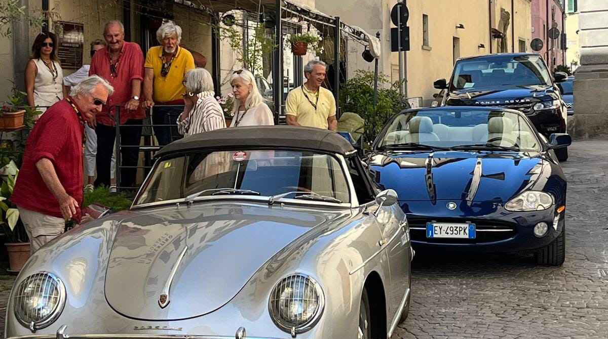 Nel ricordo di Marina Giannini: raduno di auto d'epoca e sfilata tra le "sue" Riccione e Carpegna -
