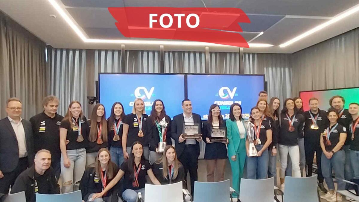 Omag: le ragazze vincenti della pallavolo di Marignano ricevute in Regione da De Pascale - 