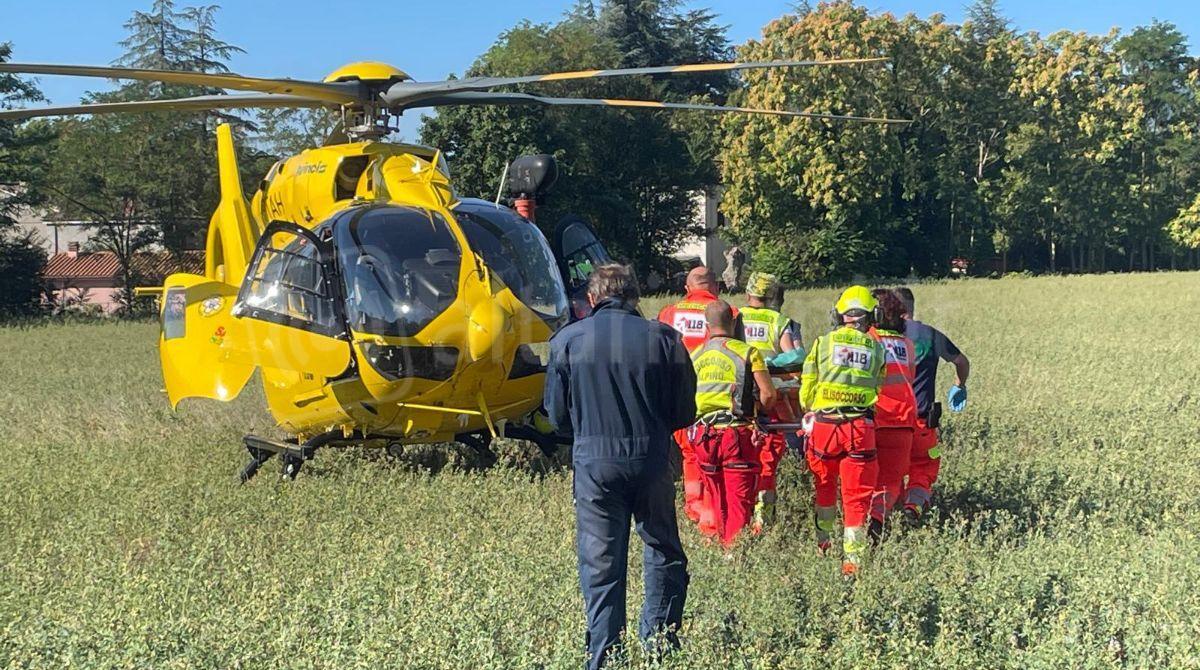 Motociclista precipita in una scarpata a Santa Sofia: soccorso con l’elisoccorso - Intervento dell'elisoccorso, foto di repertorio