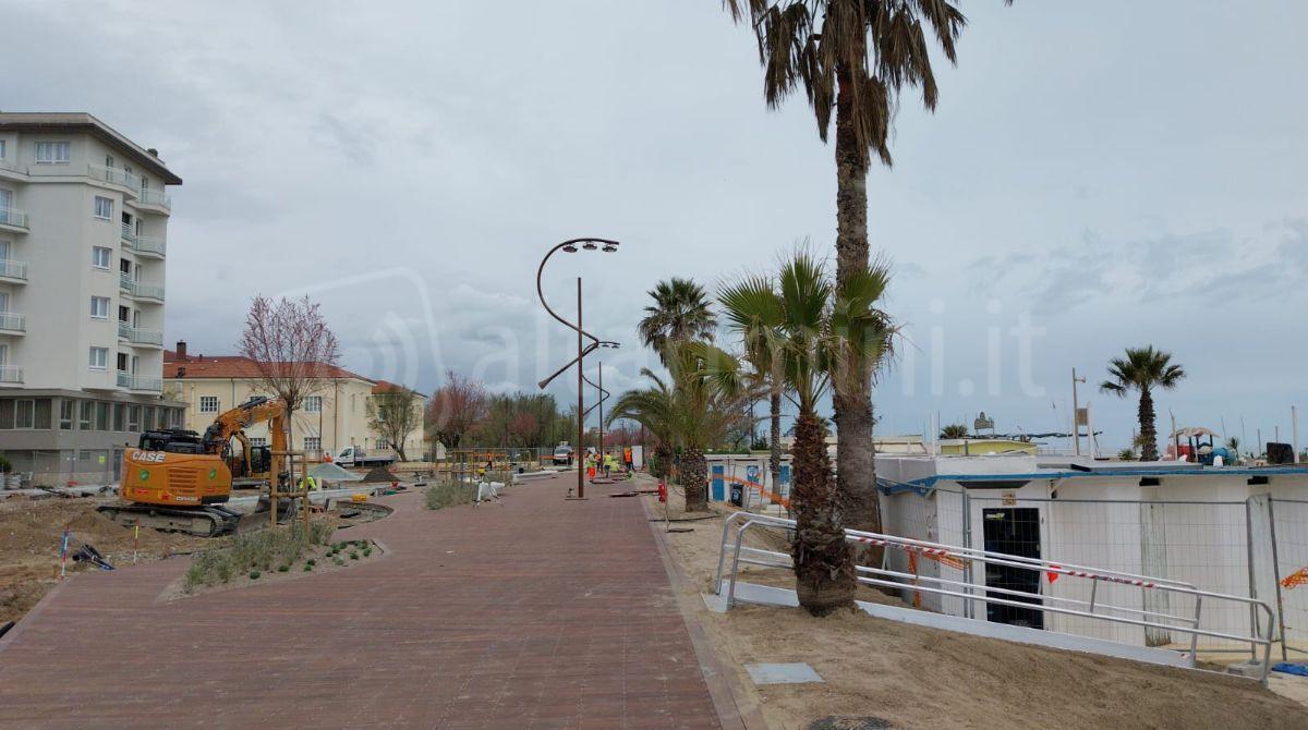 Rimini, 7 nuovi varchi pedonali per accedere alla spiaggia durante i lavori sul lungomare - 