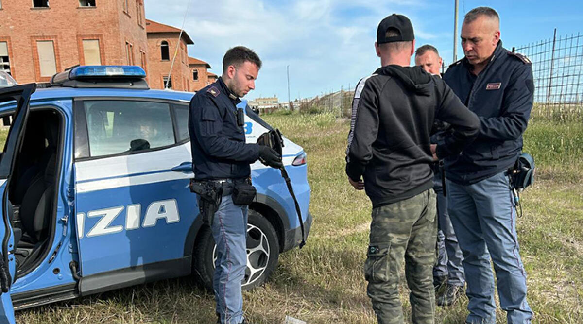 Rimini: controlli su segnalazione dei residenti in ex colonie e stazione, rintracciati 7 occupanti abusivi e 2 irregolari - Operazione della Polizia a Rimini: 9 rintracciati tra ex colonie e stazione