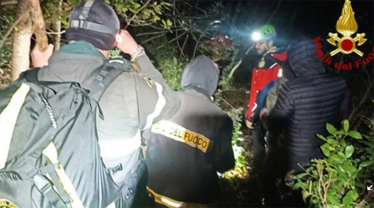 Escursionisti di Riccione si smarriscono nei boschi di Cagli, salvati nella notte - Sorpresi dal buio perdono il sentiero, due escursionisti soccorsi sul Petrano