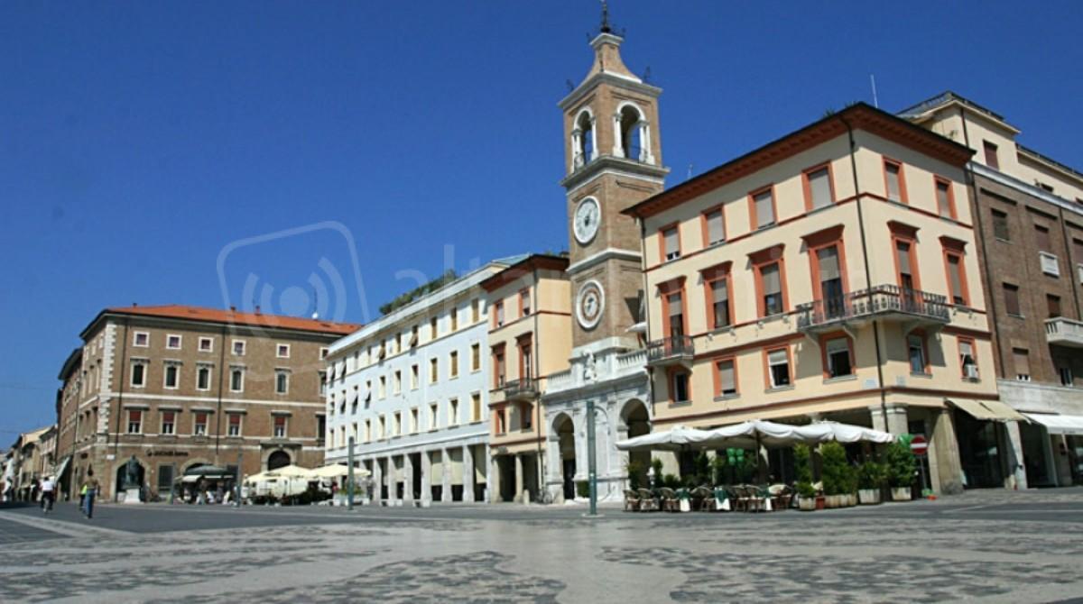 Rimini: 12enne investito da una bici sotto i portici in piazza Tre Martiri - Portici di Piazza Tre Martiri