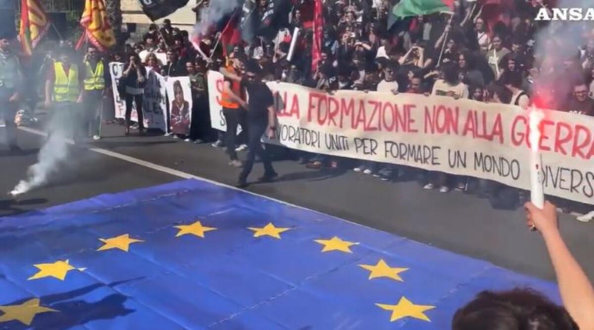 La rabbia studentesca invade Bologna contro il governo - Ansa