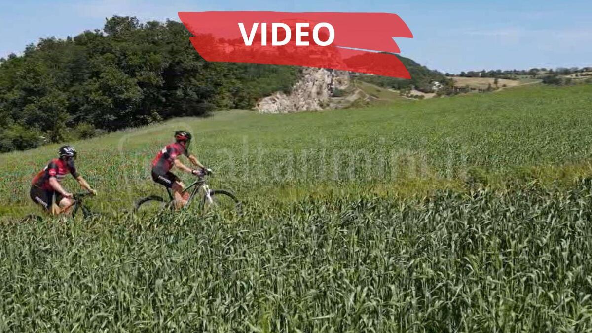 I bellissimi panorami dell'entroterra riminese con i biker della Valmaracing: il video - 