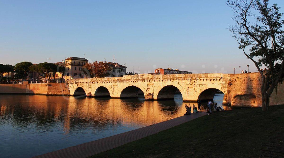 Ponte del Primo Maggio, Rimini si racconta: passeggiate, musei e memorie tra passato e presente - 