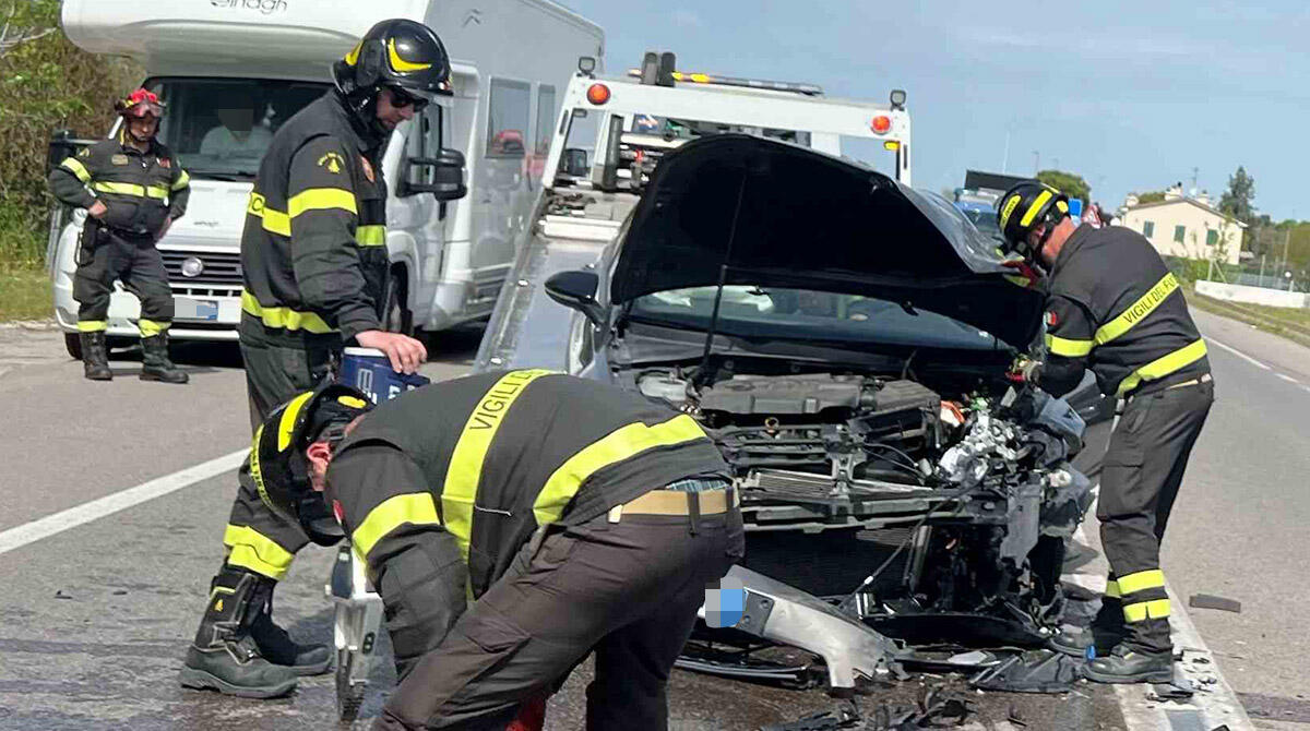 Rimini, traffico in tilt sulla Statale 16 dopo un tamponamento tra auto -