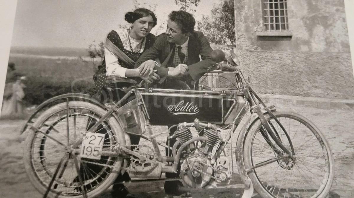 Novafeltria in bianco e nero: un viaggio per immagini nel primo Novecento con il libro di Lorenza Bonifazi - Copertina del libro