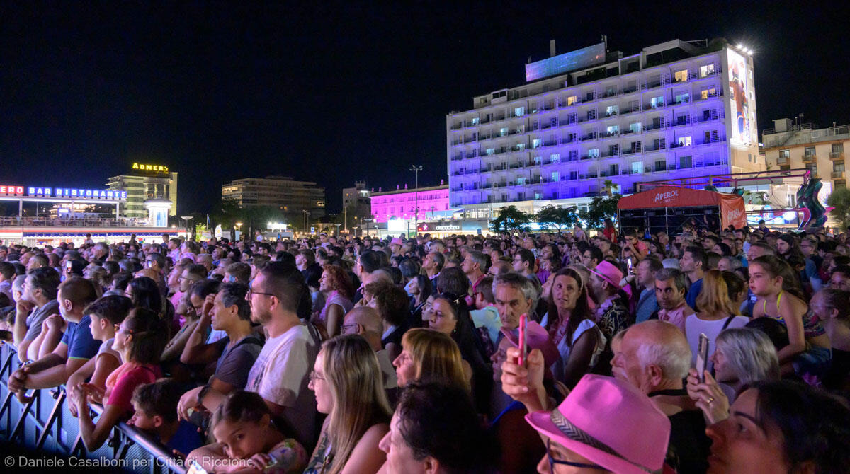 La giunta Angelini scarica Radio Deejay e scommette tutto su Riccione Music City -