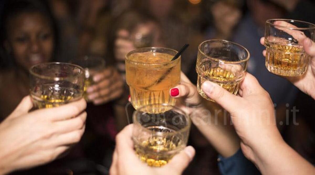 Binge drinking e consumo precoce: cresce l’emergenza alcol tra i giovani in Romagna - Foto di repertorio