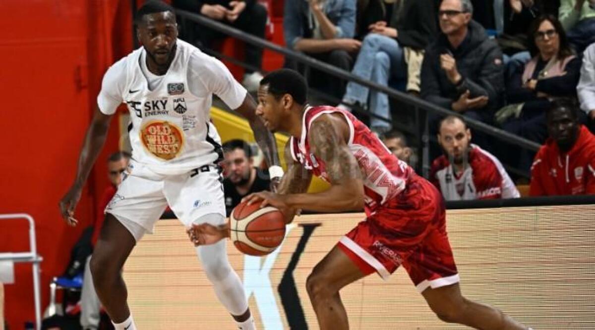 Basket A2, Udine batte Rimini e sale in A1. E' stato testa a testa fino alla fine (95-86) -