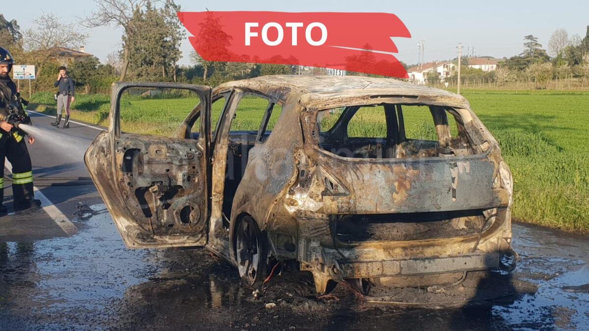 I freni non vanno: tamponamento e auto a fuoco, paura sulla strada Marecchiese -