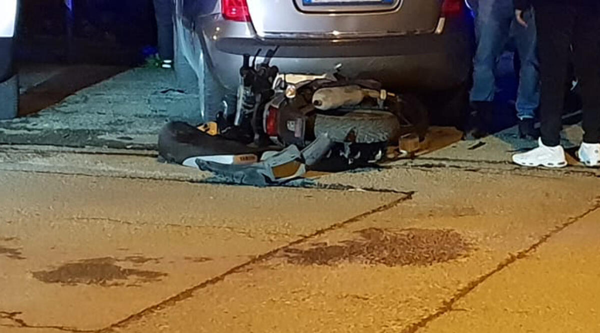 Schianto tra scooter e auto: 15enne in condizioni gravissime - Il luogo dell'incidente